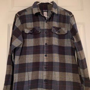 Patagonia Men's Flannel Size Small Blue and Grey